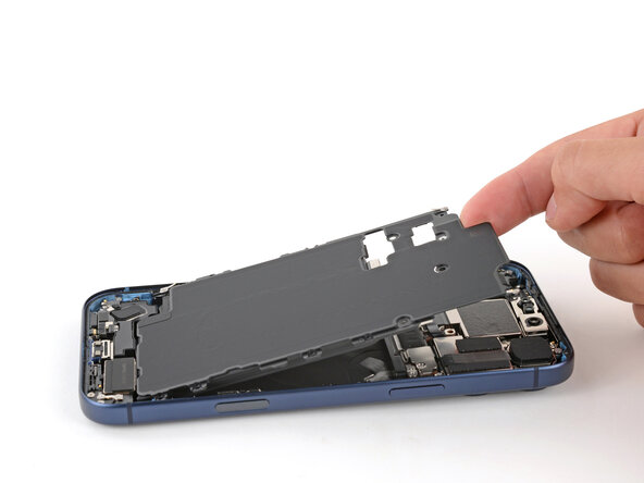 iPhone 17 Pro Max Battery Replacement, Remove the battery: crwdns2935265:025crwdnd2935265:02crwdnd2935265:03crwdne2935265:0