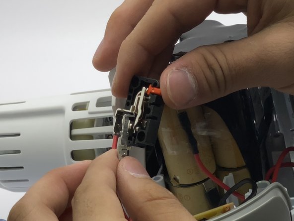 Black and Decker Dustbuster CHV1510 Power Button Assembly Replacement: crwdns2935265:08crwdnd2935265:02crwdnd2935265:03crwdne2935265:0