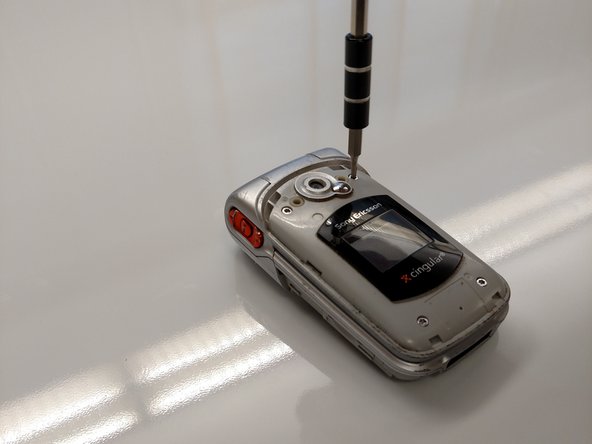 Sony Ericsson W300i Main Screen Replacement: crwdns2935265:05crwdnd2935265:02crwdnd2935265:02crwdne2935265:0