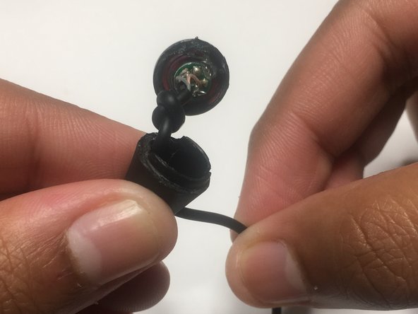 How to Repair Sony WI-C200 In-Ear Headphones: stap 0, afbeelding 2 van 3
