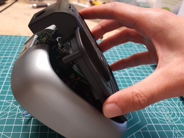 Dual BT 10 Mainboard Disassembly, Unscrewing the front mesh: crwdns2935265:06crwdnd2935265:02crwdnd2935265:03crwdne2935265:0