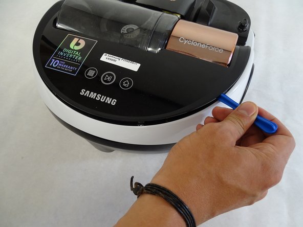 Samsung POWERbot VR9000 Right Driving Wheel Replacement: crwdns2935265:03crwdnd2935265:02crwdnd2935265:02crwdne2935265:0