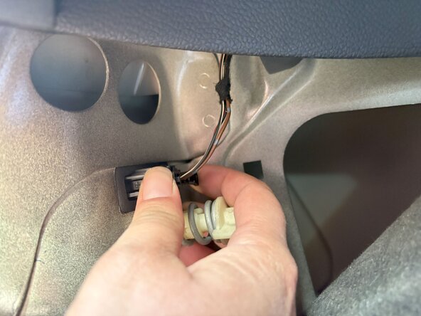 2012 Volkswagen Golf Rear Blinker Bulb Replacement: crwdns2935265:02crwdnd2935265:02crwdnd2935265:03crwdne2935265:0