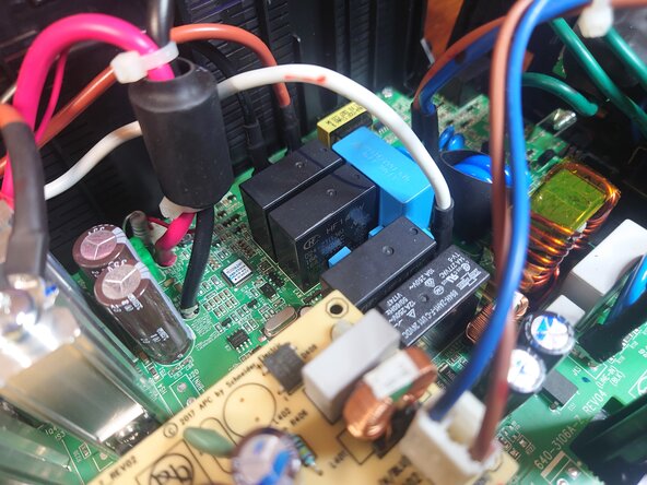 APC Back-UPS Pro 1000 S Teardown, Remove High Voltage Circuit Board: crwdns2935265:010crwdnd2935265:02crwdnd2935265:03crwdne2935265:0