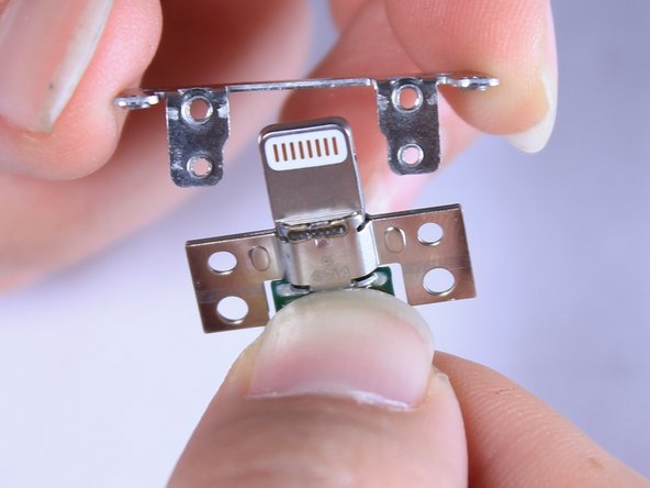 Insignia NS-CLLT01 iPhone Dock Replacement: crwdns2935265:012crwdnd2935265:02crwdnd2935265:02crwdne2935265:0