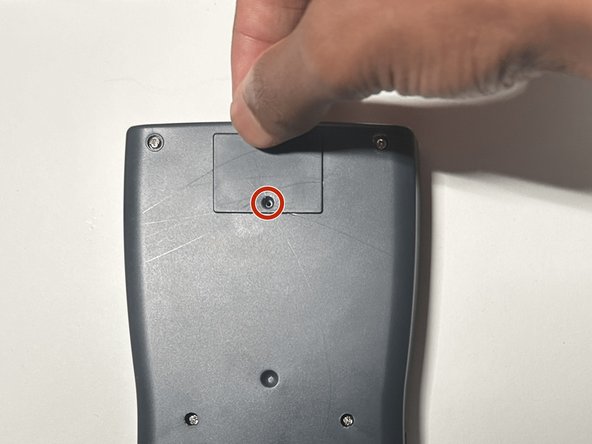 How To Replace Merangue 2-Line Engineering Scientific Calculator Battery: passo 9, immagine 2 di 3