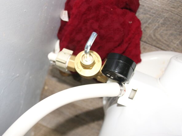 How to Fix RV Toilet Water Pressure: crwdns2935265:013crwdnd2935265:01crwdnd2935265:03crwdne2935265:0