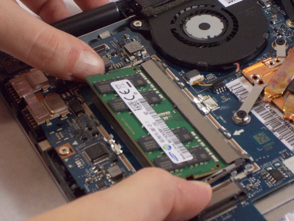 Lenovo Yoga 710-15ISK RAM Replacement: crwdns2935265:04crwdnd2935265:02crwdnd2935265:03crwdne2935265:0