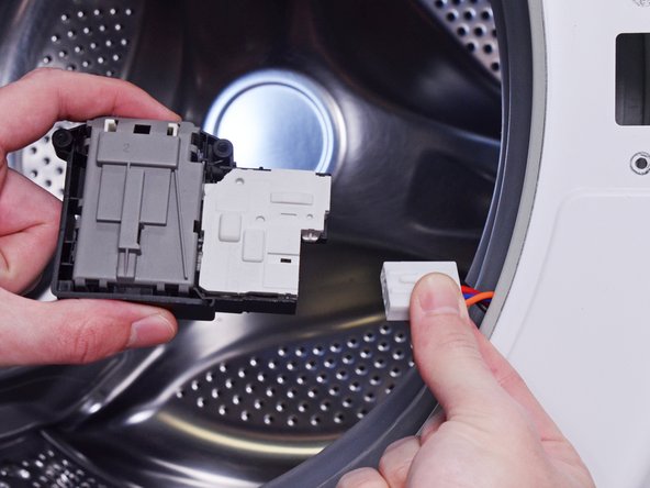 LG Front Load Washing Machine Door Latch Replacement, Remove the door latch: crwdns2935265:010crwdnd2935265:02crwdnd2935265:02crwdne2935265:0