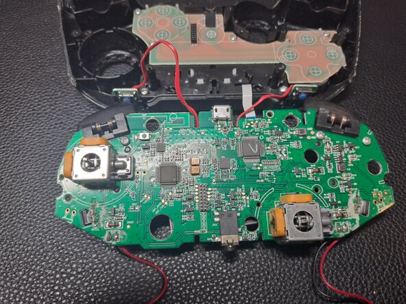 Nacon Asymmetric Wireless PS4 Controller Teardown, Detach the shell cover: crwdns2935265:02crwdnd2935265:02crwdnd2935265:02crwdne2935265:0