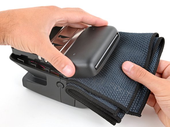 Polaroid Flip Film Door Replacement, Open the film door: crwdns2935265:07crwdnd2935265:03crwdnd2935265:03crwdne2935265:0