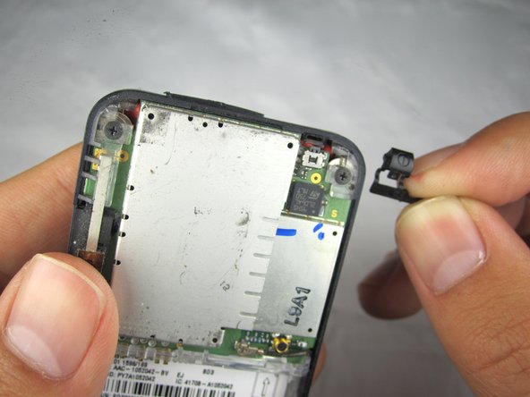 Disassembling Sony Ericsson W580i Back Cover: crwdns2935265:04crwdnd2935265:03crwdnd2935265:03crwdne2935265:0