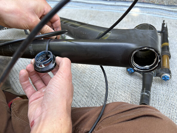 Fox32 Mountain Bike Front Air Suspension Fork Seal and Oil Replacement: étape 18, image 1 de 3