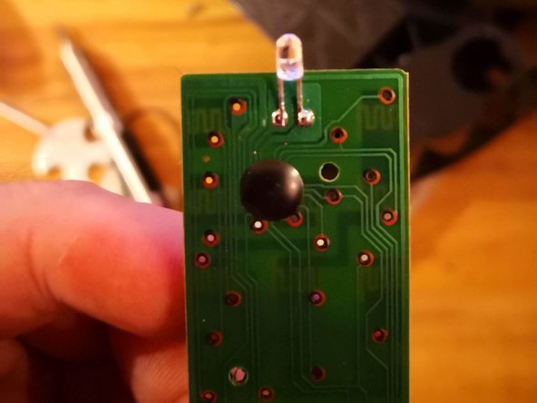 How to repair bObsweep wheel encoder, Replace: шаг 3, изображение 2 из 3