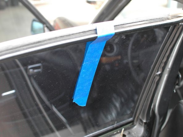 Mercedes W123 Power Window Regulator, Rear Replacement: crwdns2935265:04crwdnd2935265:03crwdnd2935265:03crwdne2935265:0