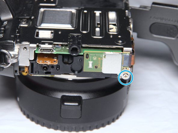 Canon EOS M5 Teardown, Metal Frame, left, right: crwdns2935265:015crwdnd2935265:02crwdnd2935265:02crwdne2935265:0
