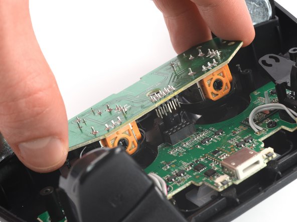 SteelSeries Nimbus+ Triggers Replacement, Disconnect the thumbstick board: crwdns2935265:012crwdnd2935265:03crwdnd2935265:03crwdne2935265:0