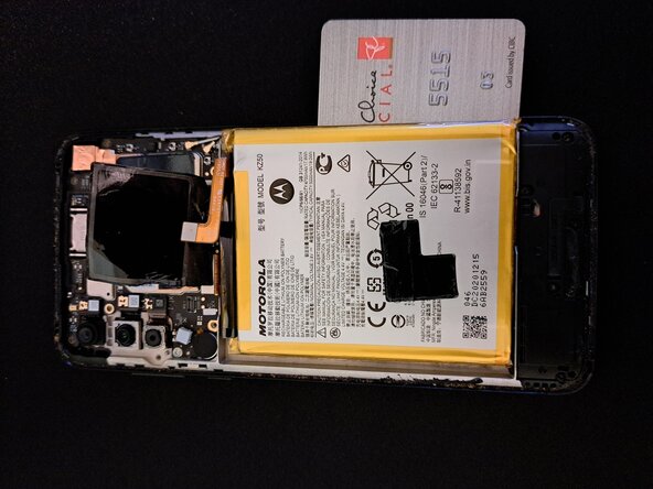 Motorola Moto G Power (2020)/G8 Power Display Replacement, Remove the battery: crwdns2935265:08crwdnd2935265:03crwdnd2935265:03crwdne2935265:0