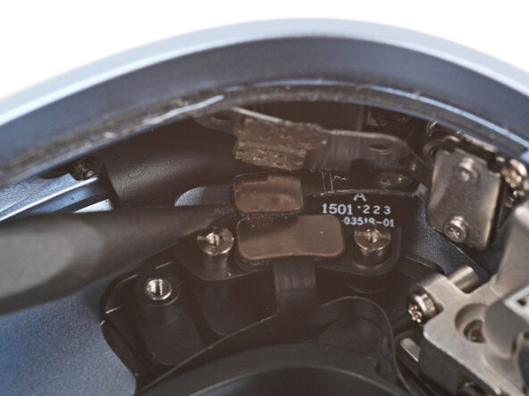 AirPods Max Right Headband Hinge Replacement, Disconnect the hinge: step 30, image 1 of 2
