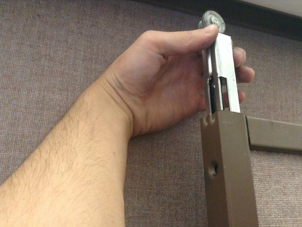 Repairing a Sliding Closet Door: crwdns2935265:07crwdnd2935265:02crwdnd2935265:02crwdne2935265:0