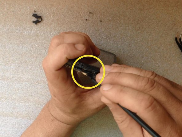 HTC One X LCD Display & Touch Screen Glass Digitizer Replacement: step 5, image 2 of 3