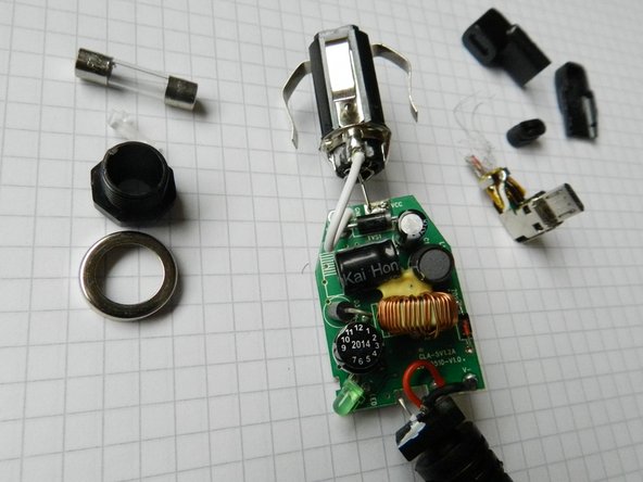 Resolder broken TMC antenna  in TomTom car 12V adapter  4UUC23B incl. TMC Traffic Data Receiver: step 2, image 3 of 3