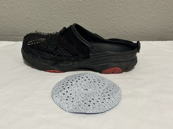 How to Fix a Torn Strap Attachment on Crocs: crwdns2935265:02crwdnd2935265:01crwdnd2935265:01crwdne2935265:0