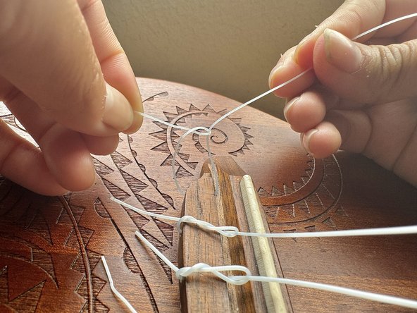 How to Change Ukulele Strings For Left Handed Players: crwdns2935265:03crwdnd2935265:02crwdnd2935265:03crwdne2935265:0