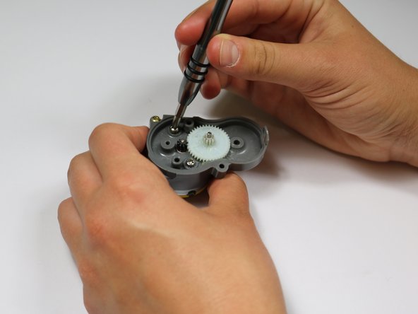 iRobot Roomba 880 Side Brush Motor Replacement: crwdns2935265:09crwdnd2935265:02crwdnd2935265:02crwdne2935265:0