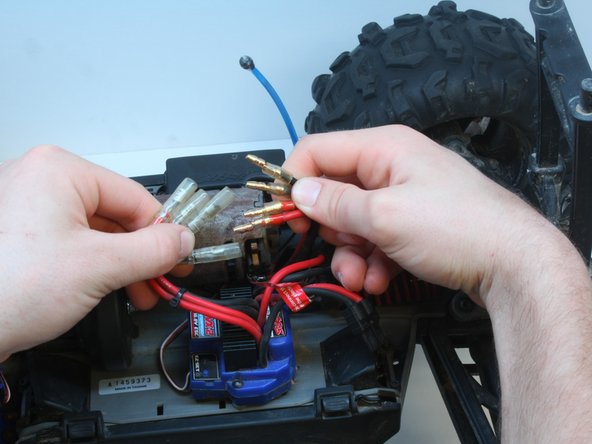 Traxxas Summit Steering Assembly Servo Replacement: crwdns2935265:04crwdnd2935265:03crwdnd2935265:03crwdne2935265:0