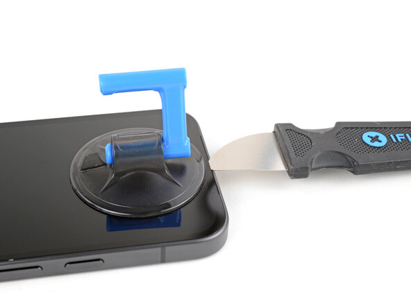 Google Pixel 9a Screen Replacement, Insert your tool under the screen: crwdns2935265:05crwdnd2935265:03crwdnd2935265:03crwdne2935265:0