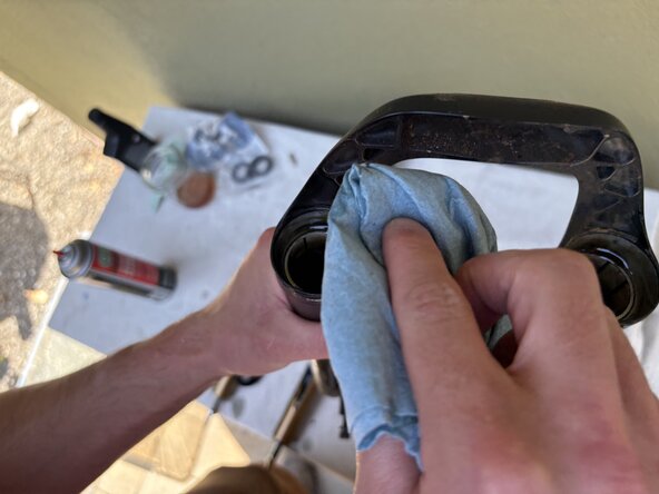 Fox32 Mountain Bike Front Air Suspension Fork Seal and Oil Replacement: étape 32, image 1 de 3