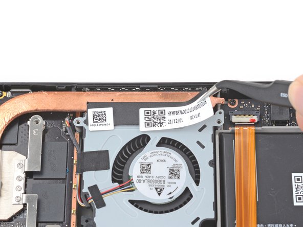 Steam Deck Front Shell Replacement, Remove the heatsink sticker: crwdns2935265:048crwdnd2935265:02crwdnd2935265:03crwdne2935265:0