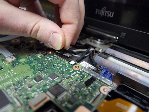 Fujitsu T902 Teardown, Next we prepare to remove the display.: crwdns2935265:016crwdnd2935265:03crwdnd2935265:03crwdne2935265:0