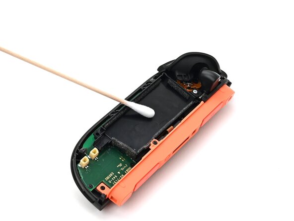Joy-Con 2 (Right) Battery Replacement, Clean the frame: crwdns2935265:015crwdnd2935265:02crwdnd2935265:02crwdne2935265:0