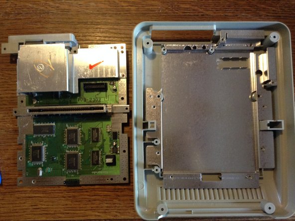 Super Famicom Teardown, Lifting the Main Board: crwdns2935265:07crwdnd2935265:02crwdnd2935265:02crwdne2935265:0