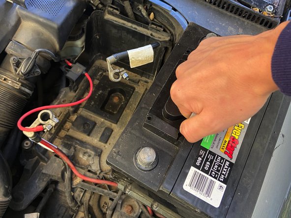 2005 Volkswagen Jetta Battery Replacement: crwdns2935265:09crwdnd2935265:02crwdnd2935265:02crwdne2935265:0