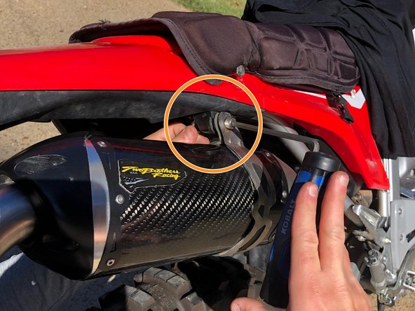 Honda CRF250L Exhaust Replacement: crwdns2935265:08crwdnd2935265:03crwdnd2935265:03crwdne2935265:0