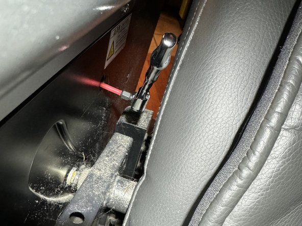 Family Inada ROBO chair HCP-D5A Massage Chair Teardown, Removing the lower side panels part 2: crwdns2935265:07crwdnd2935265:02crwdnd2935265:02crwdne2935265:0