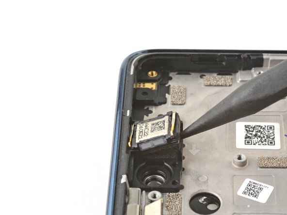 Motorola Moto G Stylus 5G (2022) Screen Replacement, Remove the earpiece speaker: crwdns2935265:036crwdnd2935265:02crwdnd2935265:03crwdne2935265:0