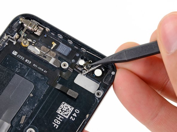 Замена задней части корпуса iPhone 5: crwdns2935265:042crwdnd2935265:02crwdnd2935265:02crwdne2935265:0