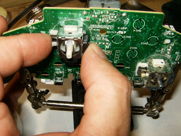 Xbox 360 Wireless Controller Right Analog Stick Replacement: crwdns2935265:08crwdnd2935265:03crwdnd2935265:03crwdne2935265:0