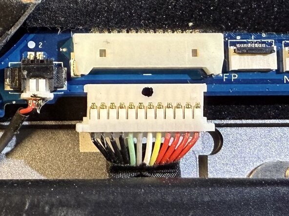 HP ZBook STUDIO X360 G5 Battery Replacement, Disconnect Battery Connector: crwdns2935265:03crwdnd2935265:03crwdnd2935265:03crwdne2935265:0