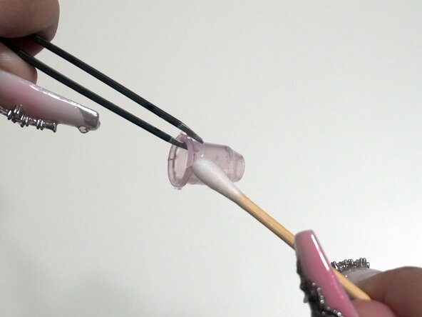 How to Repair a Broken Lip Gloss Stopper: crwdns2935265:03crwdnd2935265:02crwdnd2935265:02crwdne2935265:0
