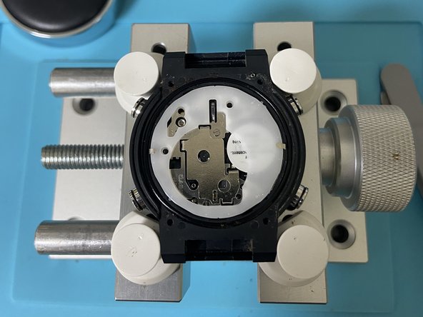 Casio G-shock GA-201 Battery Replacement, Closing the watch: crwdns2935265:05crwdnd2935265:02crwdnd2935265:03crwdne2935265:0