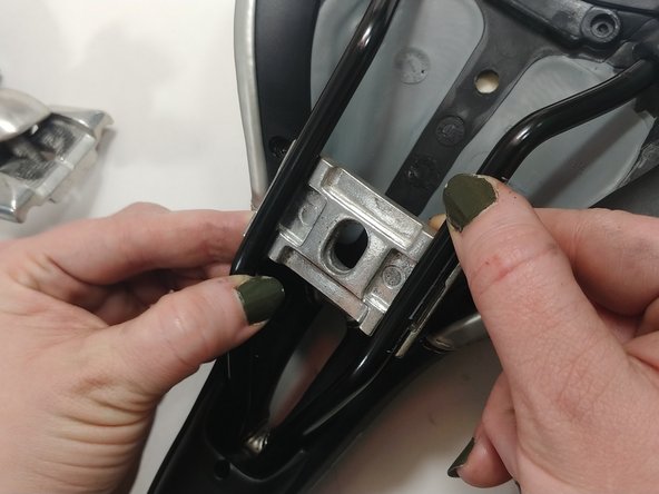 How to Replace a Bike Saddle When You Have a Rear Bike Rack: étape 7, image 1 de 1