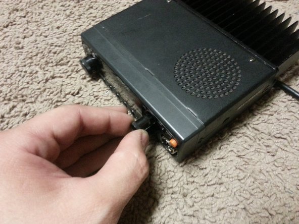 Kenwood TM-241a Backup Battery Replacement, Front Panel Assembly: crwdns2935265:04crwdnd2935265:03crwdnd2935265:03crwdne2935265:0