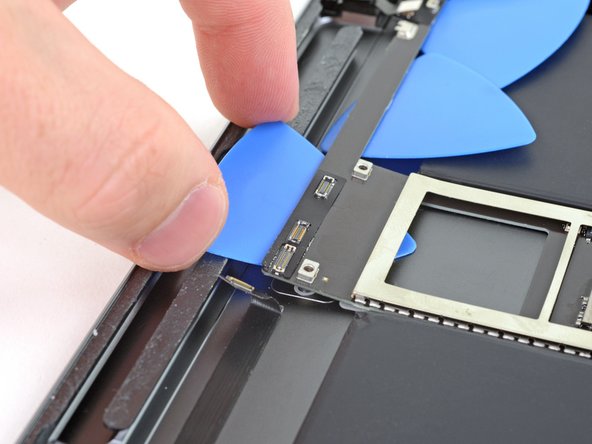 iPad Air 3 Logic Board Replacement, Remove the logic board: crwdns2935265:042crwdnd2935265:02crwdnd2935265:02crwdne2935265:0