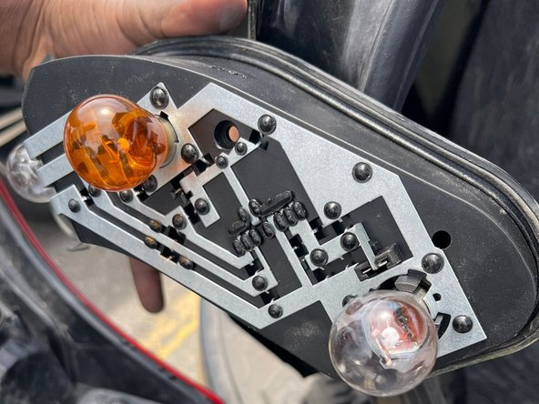 2016 Nissan Versa Brake Light Replacement: stap 0, afbeelding 2 van 2