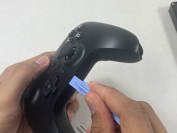 Disassembling 8BitDo Ultimate Wireless Case: step 3, image 1 of 3